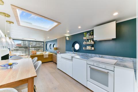 3 bedroom houseboat to rent, Lighterman's Wharf, SW18