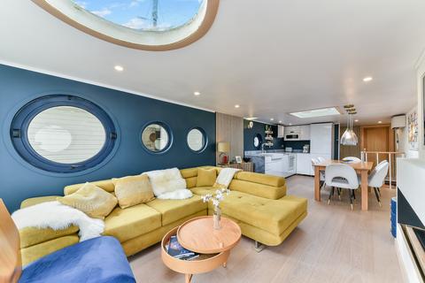 3 bedroom houseboat to rent, Lighterman's Wharf, SW18