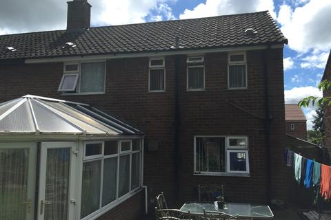 3 bedroom semi-detached house to rent, Peak Avenue, Atherton M46