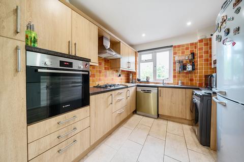 2 bedroom apartment for sale, Elm Park Road, Pinner, HA5