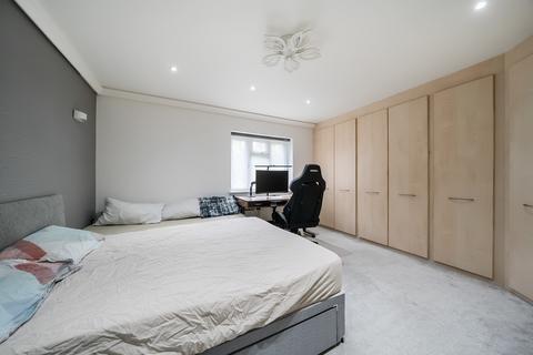 2 bedroom apartment for sale, Elm Park Road, Pinner, HA5