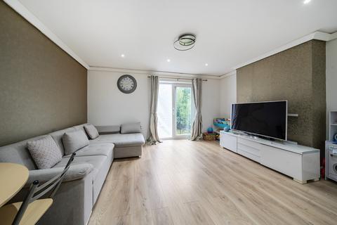 2 bedroom apartment for sale, Elm Park Road, Pinner, HA5