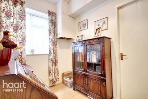 2 Summer Trees, Sunbury-on-thames, TW16 5DY