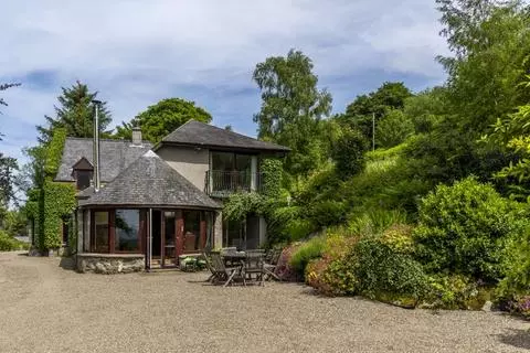 5 bedroom equestrian property for sale