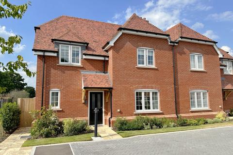 2 bedroom semi-detached house to rent, Meadow Way, West Hanney