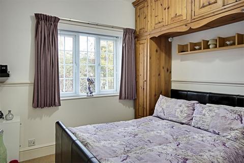 2 bedroom flat to rent, Bell Street, Sawbridgeworth, CM21