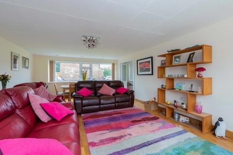 4 bedroom end of terrace house for sale, Ash Close, Langley SL3
