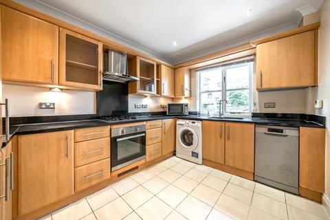 4 bedroom end of terrace house to rent, Rojack Road London SE23