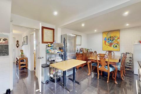 26 Greenway, Hayes, UB4 9HP