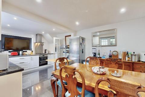 26 Greenway, Hayes, UB4 9HP