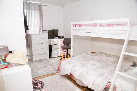 2 bedroom apartment for sale, Warrior Close, Thamesmead West, SE28 0NL