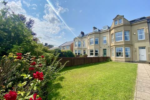 6 bedroom terraced house for sale, Front Street, Newbiggin-by-the-Sea, Northumberland, NE64 6PL