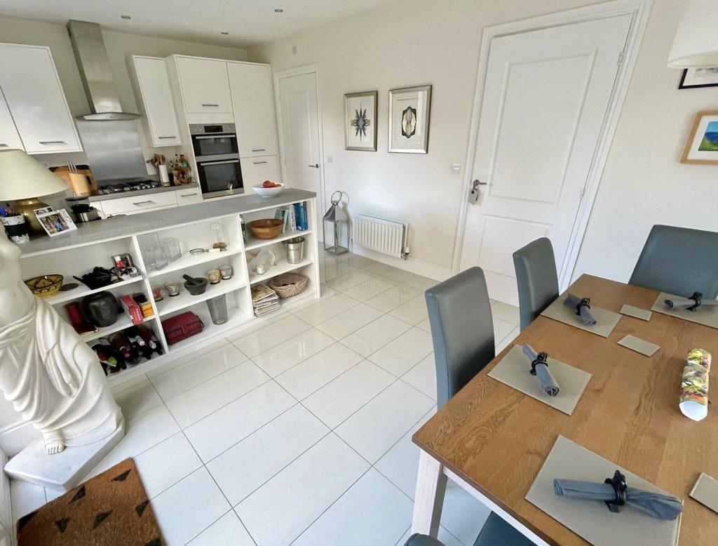 Kitchen   Dining Area