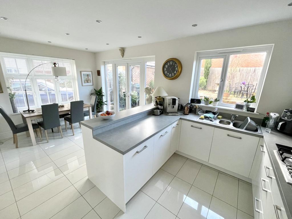 Kitchen   Dining Area