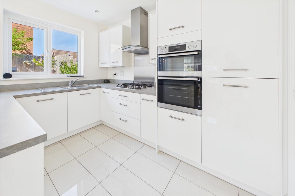 Kitchen / Dining Area