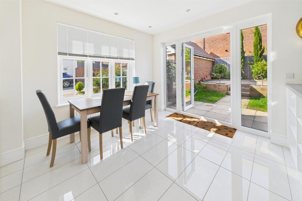 Kitchen / Dining Area