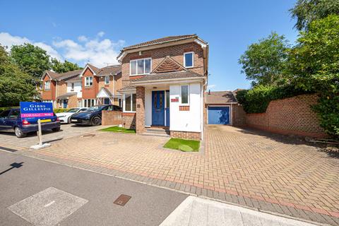 3 bedroom detached house for sale, Tolcarne Drive, Pinner, Middlesex