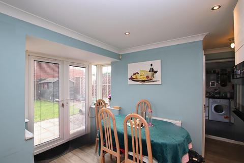 3 bedroom semi-detached house for sale, Kingfisher Close, North Lincolnshire DN18