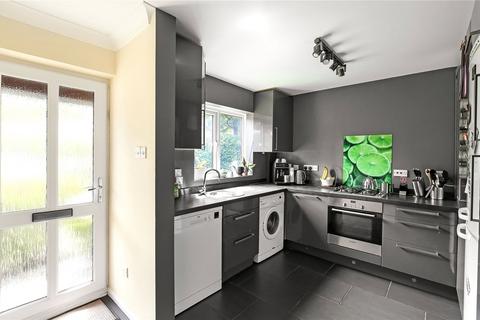 64 Honeysuckle Close, Badger Farm, Winchester, SO22 4QQ