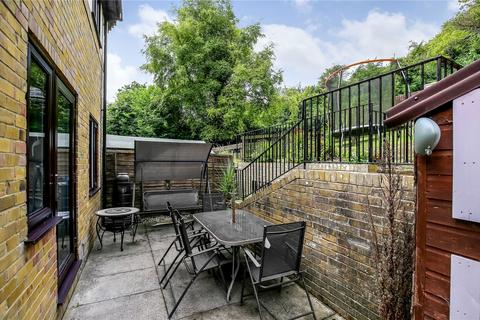 64 Honeysuckle Close, Badger Farm, Winchester, SO22 4QQ