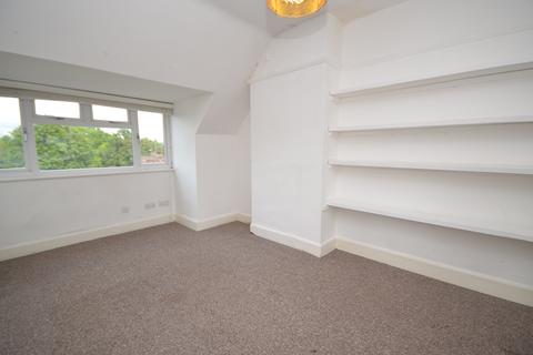 2 bedroom terraced house to rent, Hill View Road, Farnham, Surrey, GU9