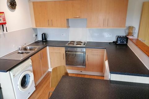 3 bedroom apartment to rent, 18 Milnbank Gardens, ,