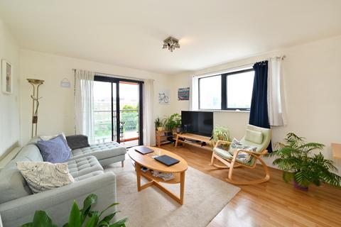 2 bedroom flat for sale, Park View Court, London E3