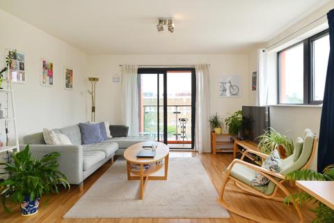 2 bedroom flat for sale, Park View Court, London E3