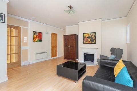 2 bedroom flat to rent, 1690L Hawthornbank Lane, Edinburgh, EH4 3BH