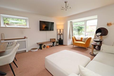 2 bedroom flat for sale, Orchard Avenue, Chichester PO19