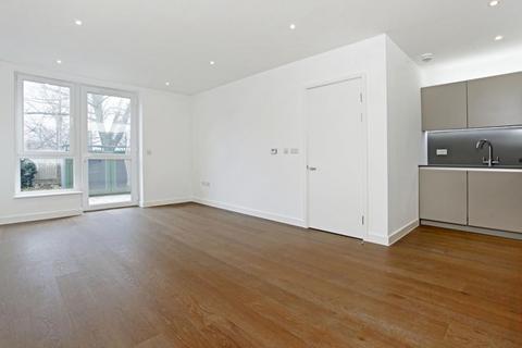 2 bedroom ground floor flat to rent, Tudway Road Blackheath London SE3