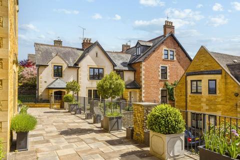 2 bedroom retirement property for sale, Newlands Court, Evesham Road, Stow-on-the-Wold, Gloucestershire, GL54