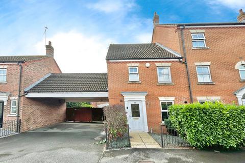 3 bedroom end of terrace house to rent, Dalton Green, Langley SL3