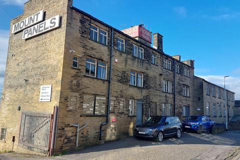 2 bedroom property for sale, Back Lane, Leeds LS13