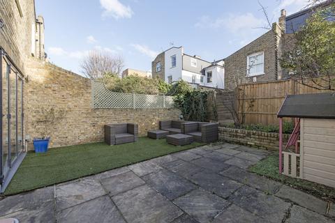 4 bedroom end of terrace house to rent, Salcott Road, SW11