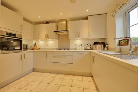 2 bedroom terraced house for sale, Kilnwood Avenue, Burgess Hill, RH15