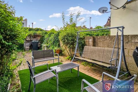 2 bedroom house for sale, Kimberley Road, London, N18