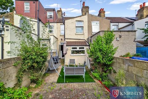 2 bedroom house for sale, Kimberley Road, London, N18