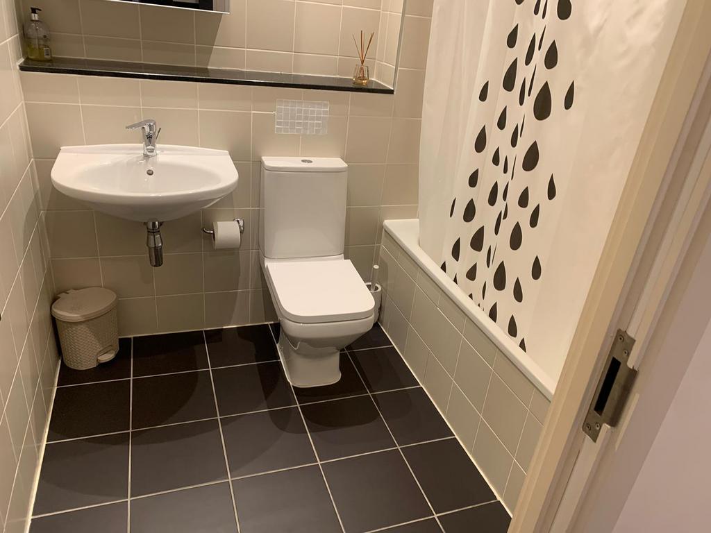 Apartment in Salford - More