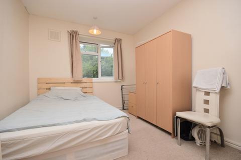 2 bedroom flat to rent, Eastern Road SE13