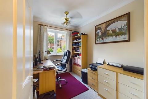11 Low Fold Close, Worcester, WR2 5UE