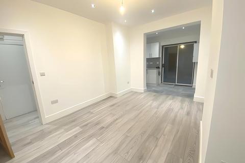 3 bedroom terraced house to rent, Ipswich Road, Tooting, SW17