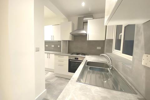 3 bedroom terraced house to rent, Ipswich Road, Tooting, SW17