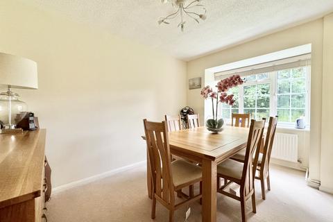 4 Bunyan Close, Tring, HP23 5PS