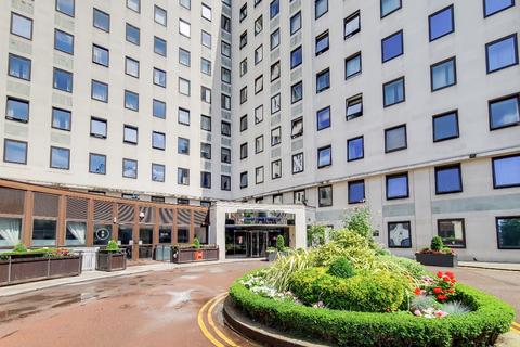 2 bed flat/apartment for rent in Whitehouse Apartments, Belvedere Road, London