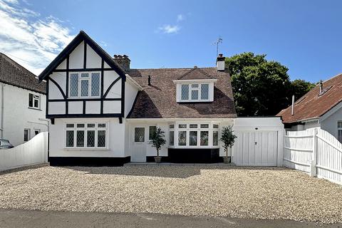 5 bedroom detached house for sale, Fernhurst Gardens, Aldwick, Bognor Regis, West Sussex PO21