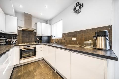 3 bedroom end of terrace house for sale, Bastion Road, London