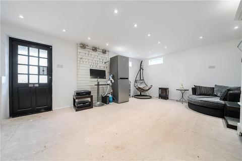 39 Bastion Road, London, SE2 0RH