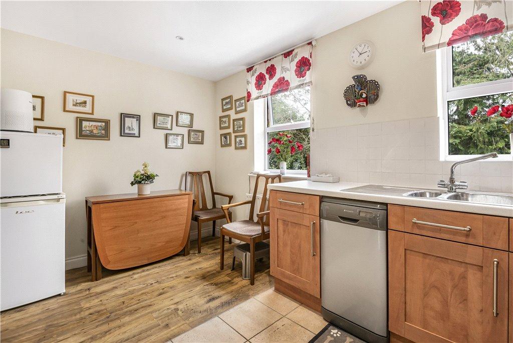 Kitchen/Dining Area