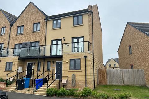 4 bedroom end of terrace house for sale, Kestrel Road, Weldon NN17